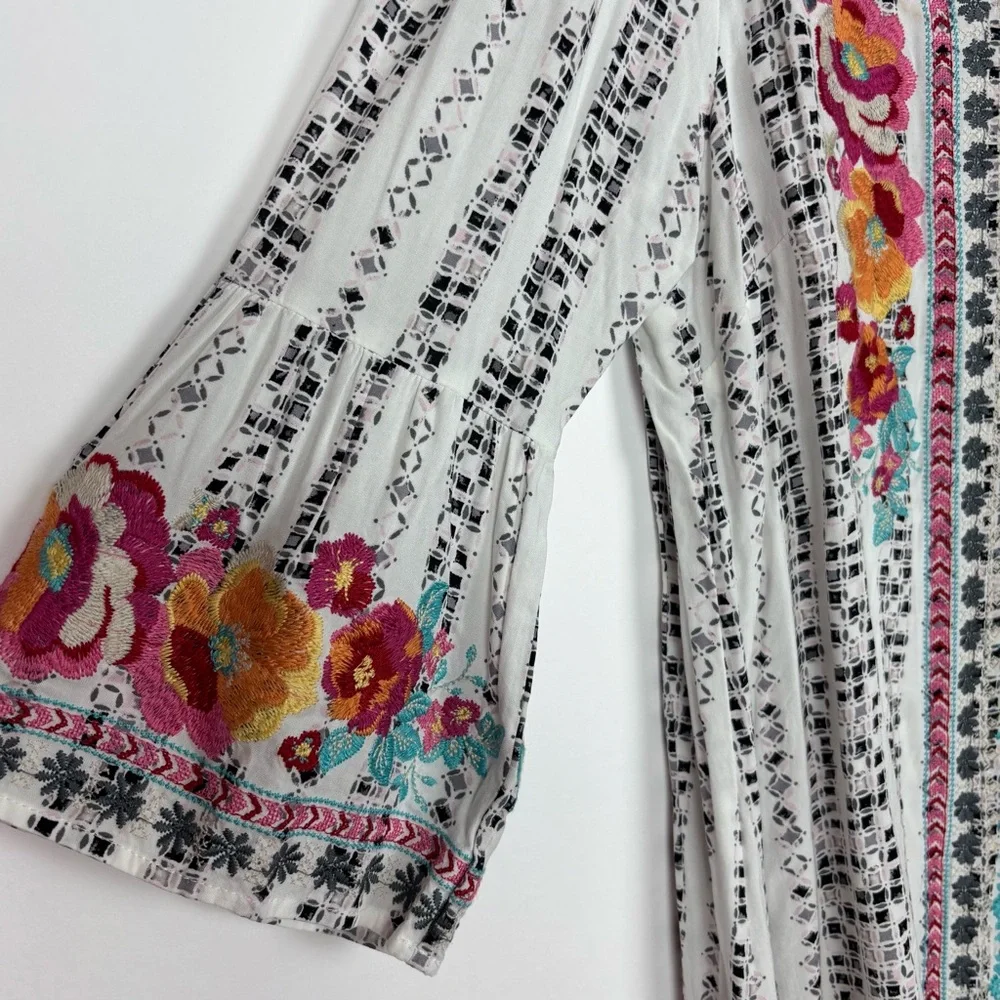 Savanna Jane Floral Embroidered Bell Sleeve Boho Split Neck Top Size Small - Picture 4 of 9